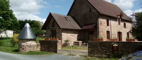 المنشأة من الخارج