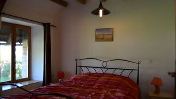 7 bedrooms, iron/ironing board, WiFi, bed sheets