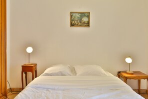 4 quartos, ferros/tábuas de passar roupa, Wi-Fi, roupa de cama