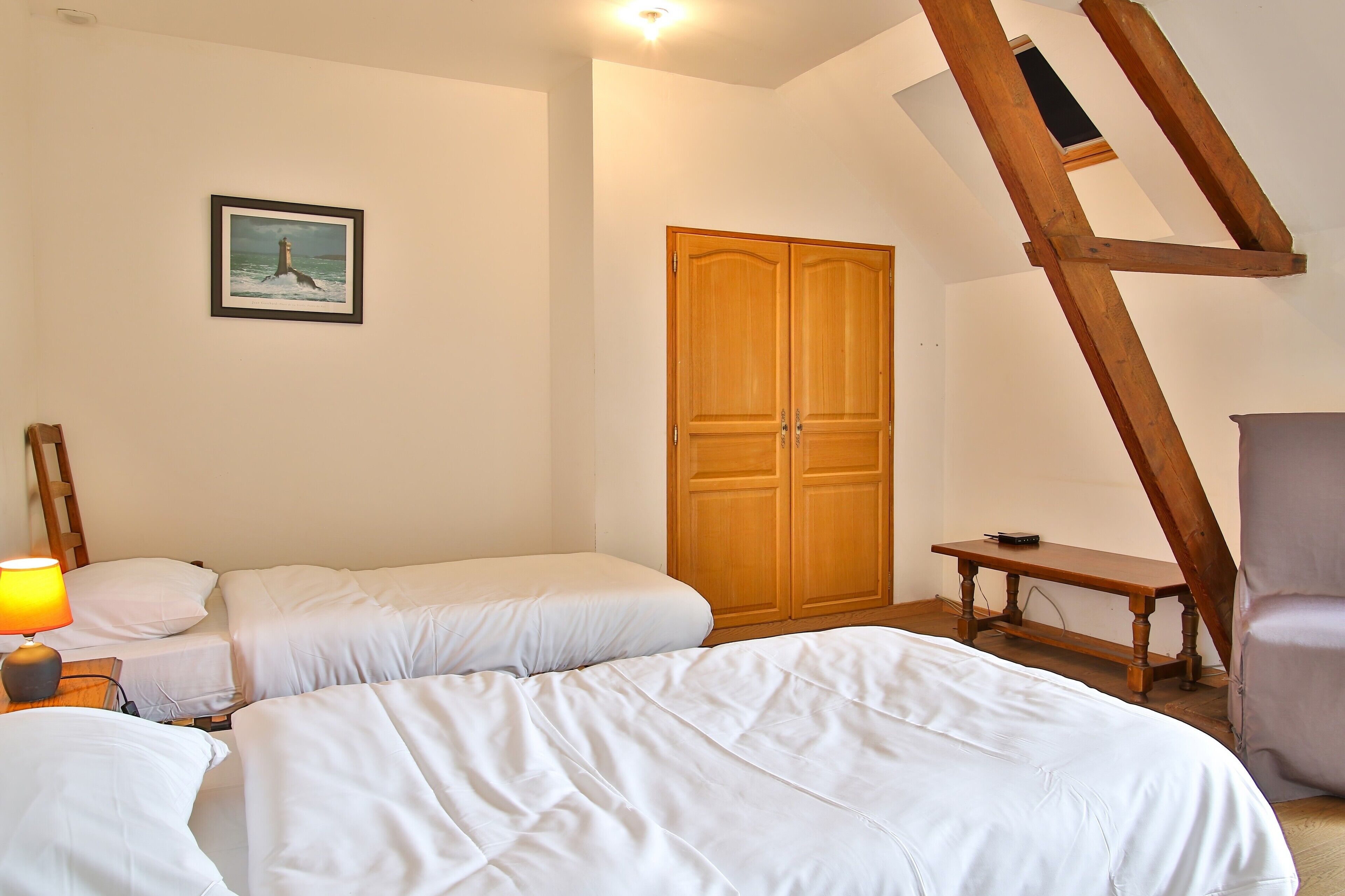 4 quartos, ferros/tábuas de passar roupa, Wi-Fi, roupa de cama