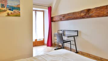 4 quartos, ferros/tábuas de passar roupa, Wi-Fi, roupa de cama