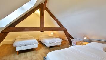 4 chambres, fer et planche à repasser, Wi-Fi, draps fournis
