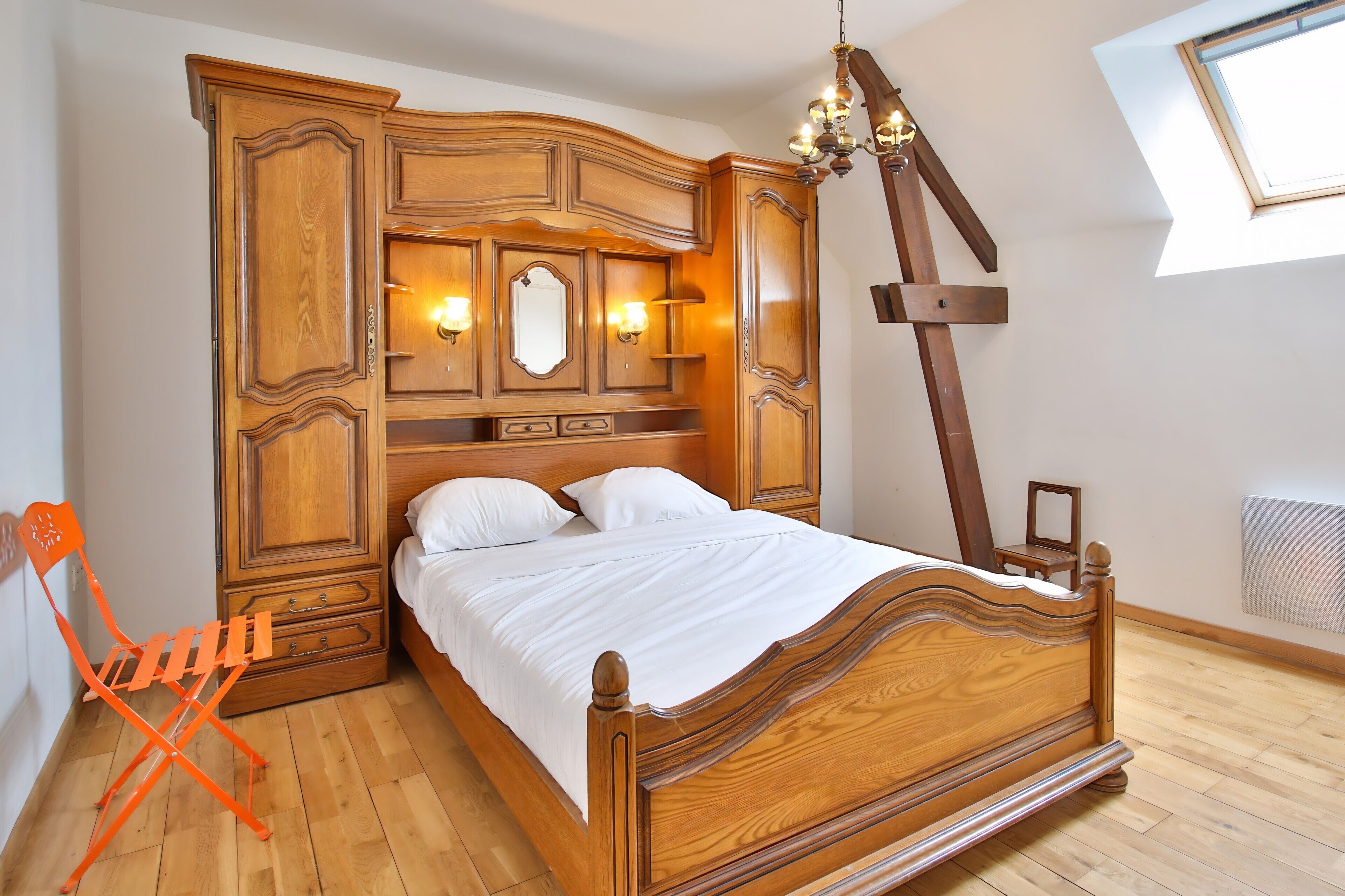 5 slaapkamers, een strijkplank/strijkijzer, wifi, beddengoed