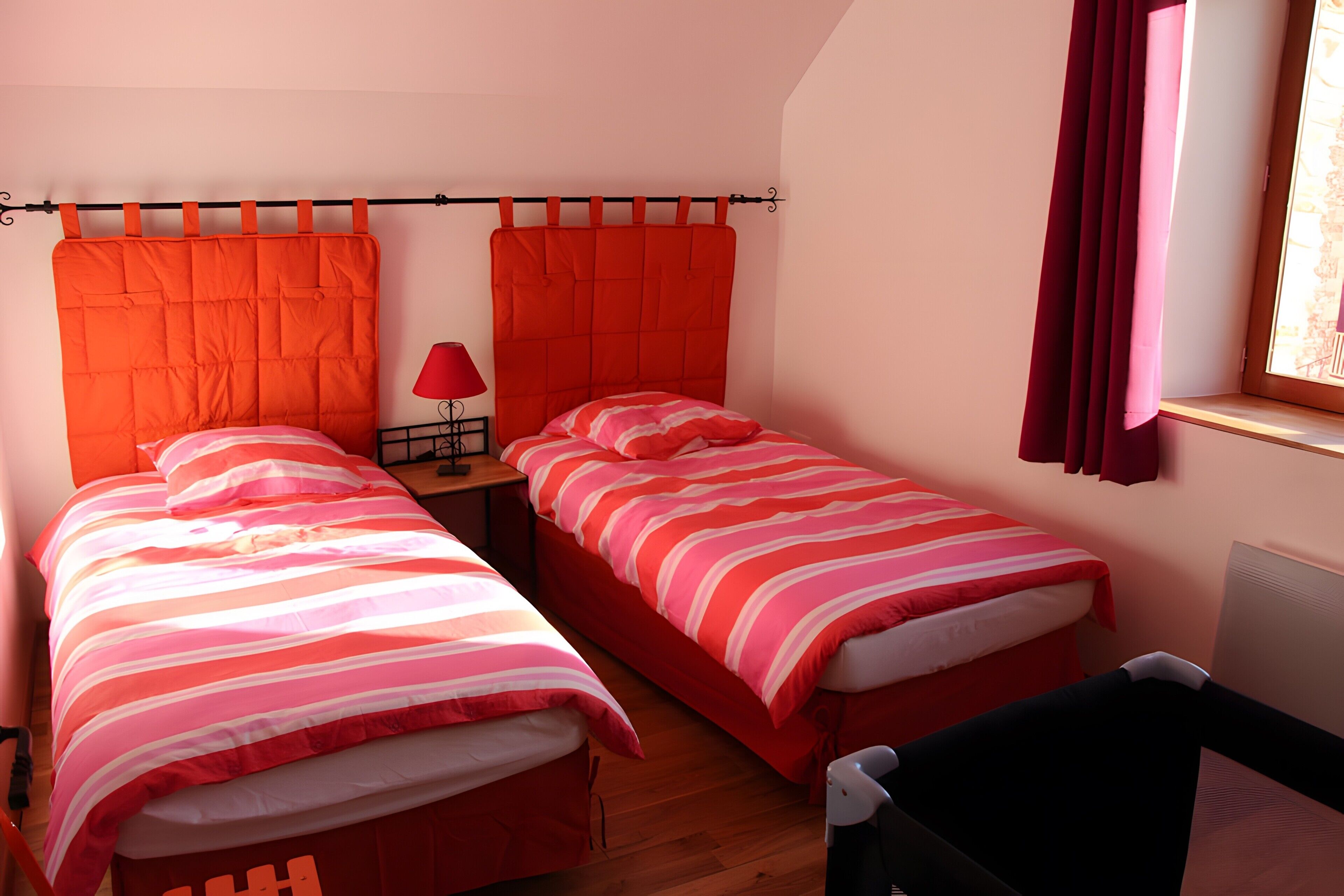 5 bedrooms, iron/ironing board, WiFi, bed sheets