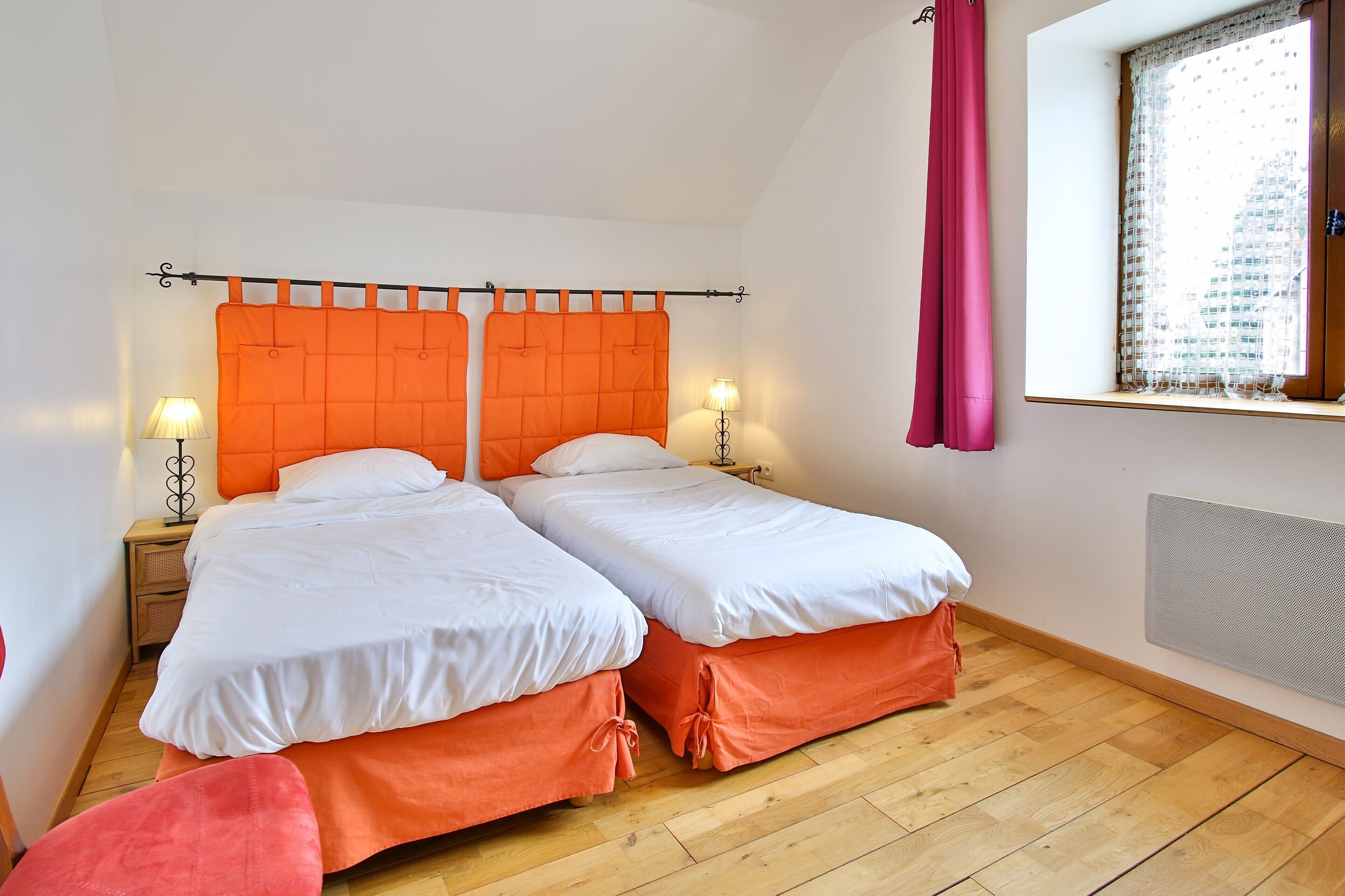5 quartos, ferros/tábuas de passar roupa, Wi-Fi, roupa de cama