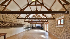 Interior - La Ferme de la Baconnerie – Gîte la Charreterie: Spacious House with Garden near D-Day Beaches (Sainte-Marguerite d'Elle)