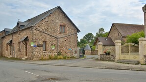 Exterior - La Ferme de la Baconnerie – Gîte la Charreterie: Spacious House with Garden near D-Day Beaches (Sainte-Marguerite d'Elle)