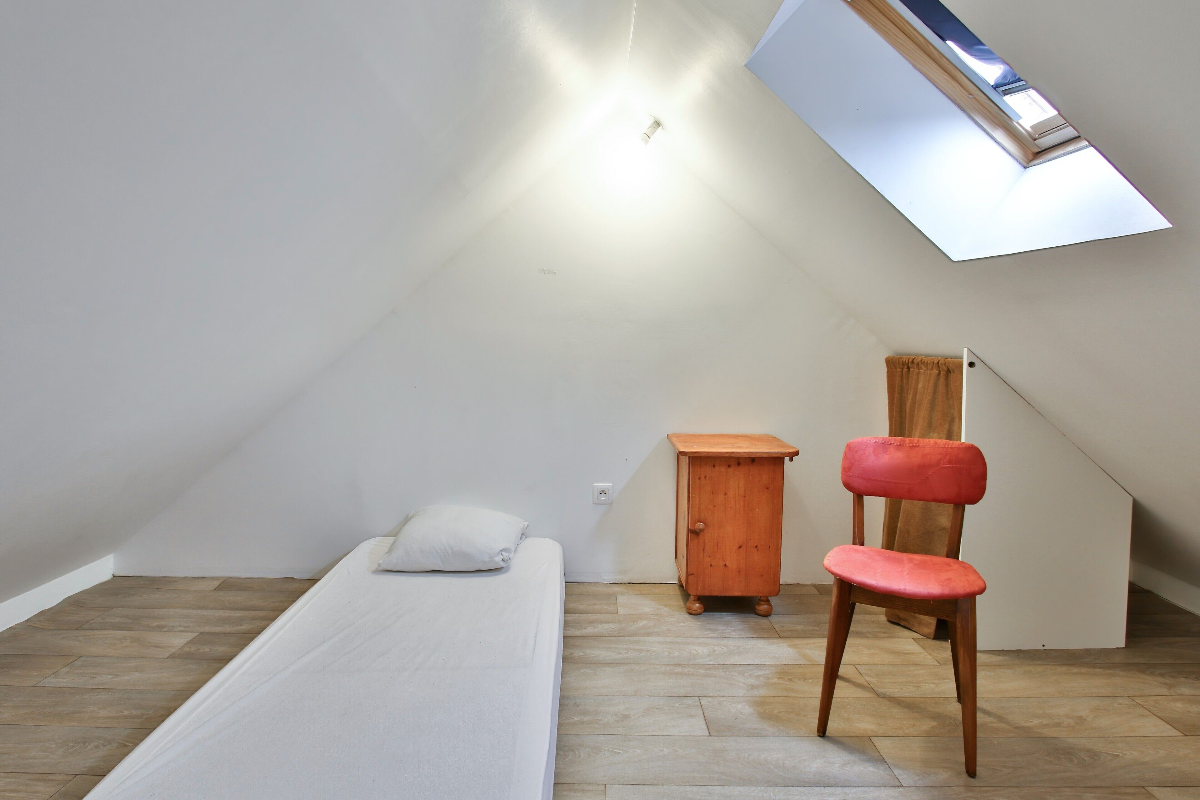 5 slaapkamers, een strijkplank/strijkijzer, wifi, beddengoed