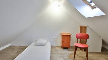 5 slaapkamers, een strijkplank/strijkijzer, wifi, beddengoed