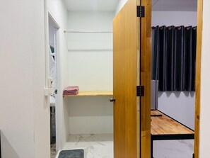 Biệt thự Deluxe | Bàn, giường gấp/giường phụ (phụ phí) 