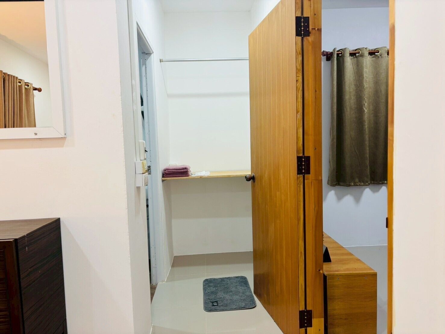 Villa | Bathroom | Shower, hair dryer, towels