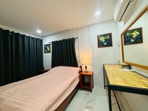 Desk, rollaway beds, free WiFi, bed sheets - Rose Park Resort (Phang Khon)