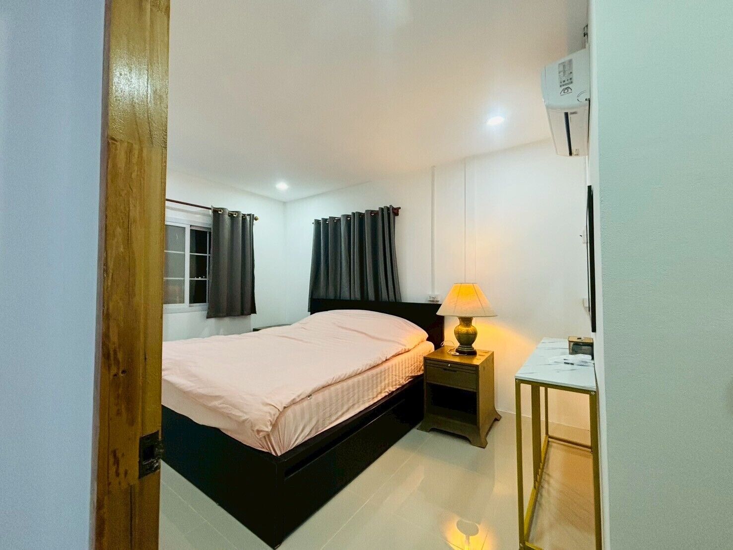 Standard Villa | Desk, rollaway beds, free WiFi, bed sheets