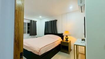 Standard Villa | Desk, rollaway beds, free WiFi, bed sheets