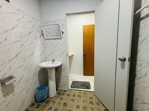 Bathroom - Rose Park Resort (Phang Khon)