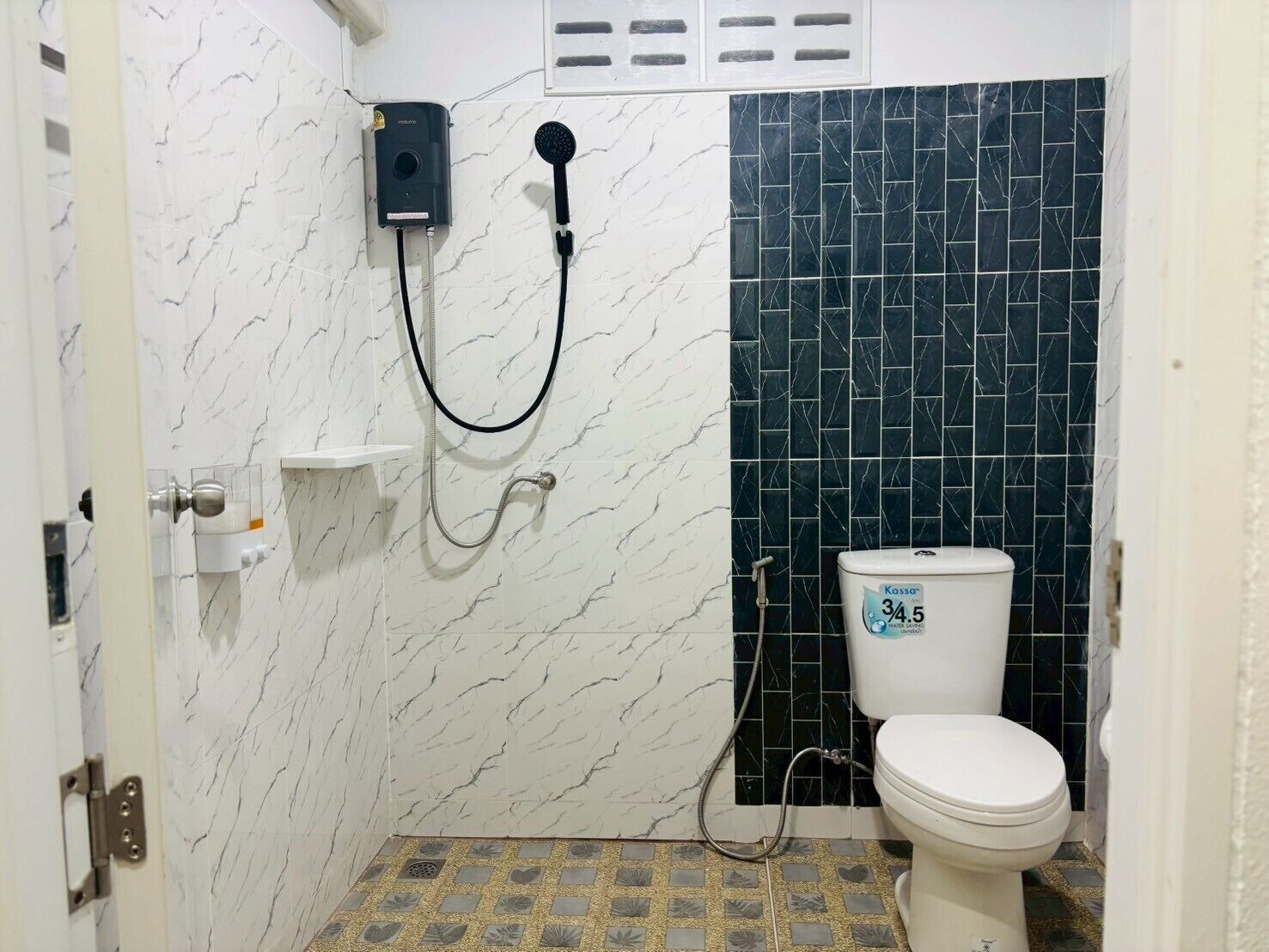 Deluxe Villa | Bathroom | Shower, hair dryer, towels