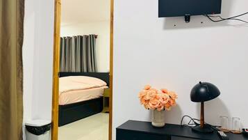 Standard-Villa | Schreibtisch, Zustellbetten, kostenloses WLAN, Bettwäsche