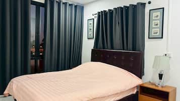 Deluxe Villa | Desk, rollaway beds, free WiFi, bed sheets