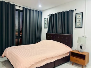 Deluxe-Villa | Schreibtisch, Zustellbetten, kostenloses WLAN, Bettwäsche