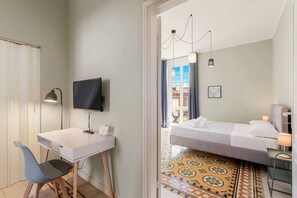 Iron/ironing board - Welcome to Easy Breezy in La Spezia, located in the quiet and well-connected Migliarina area. The property has been recently renovated to offer you a comfortable and pleasant stay.The house is just a short walk from key services such as bars, restaurants (La Spezia)