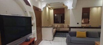 Stylish & Spacious Family Retreat - Safe, Quiet, and Full of Comfort