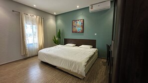 バンガロー ラナイ シービュー | セーフティボックス (室内)、デスク、遮光カーテン、アイロン / アイロン台