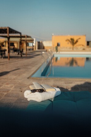 Outdoor pool, sun loungers, lifeguards on site - Roushan Resort  (Mirbat)
