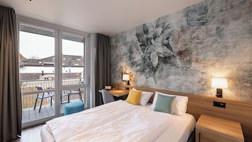 Dobbeltrom, balkong, bakgårdsutsikt | Safe på rommet, skrivebord og wi-fi (inkludert)