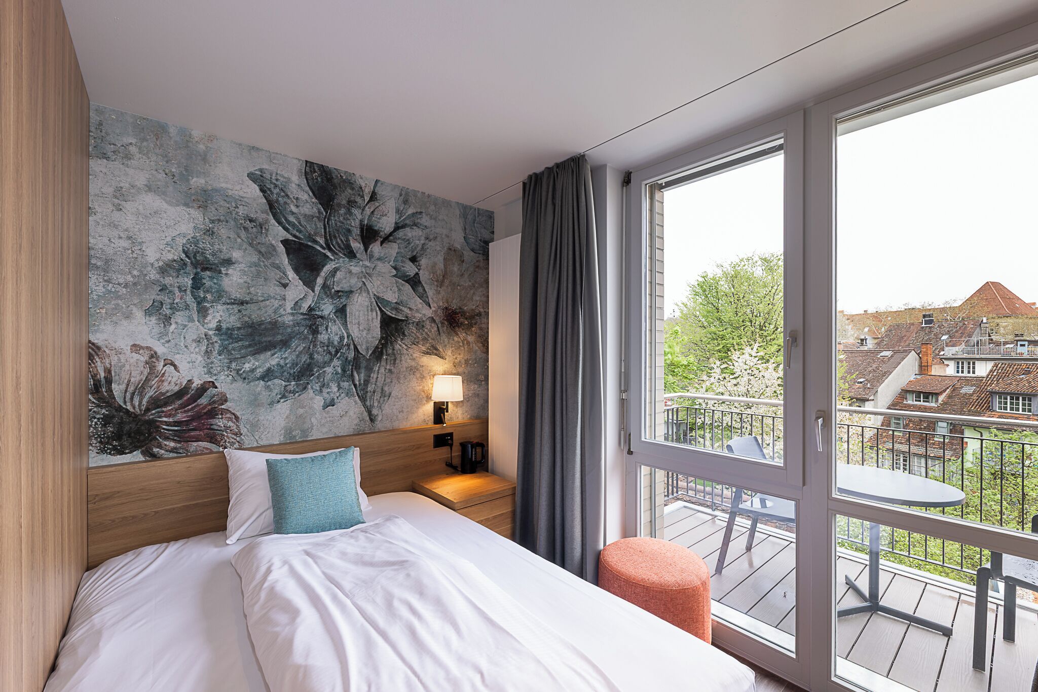 Signature Single Room, Balcony, Courtyard View | In-room safe, desk, laptop workspace, free WiFi