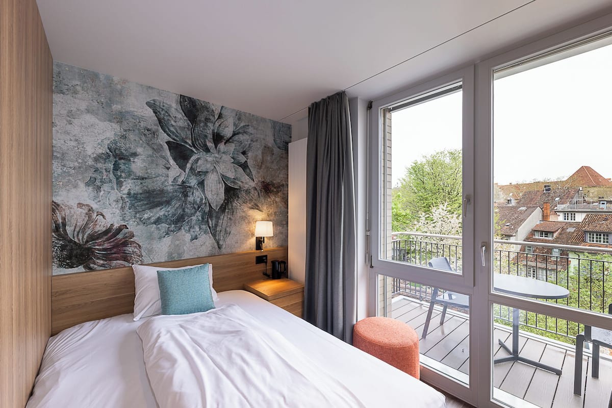 Signature-Einzelzimmer, Balkon, Blick auf den Innenhof