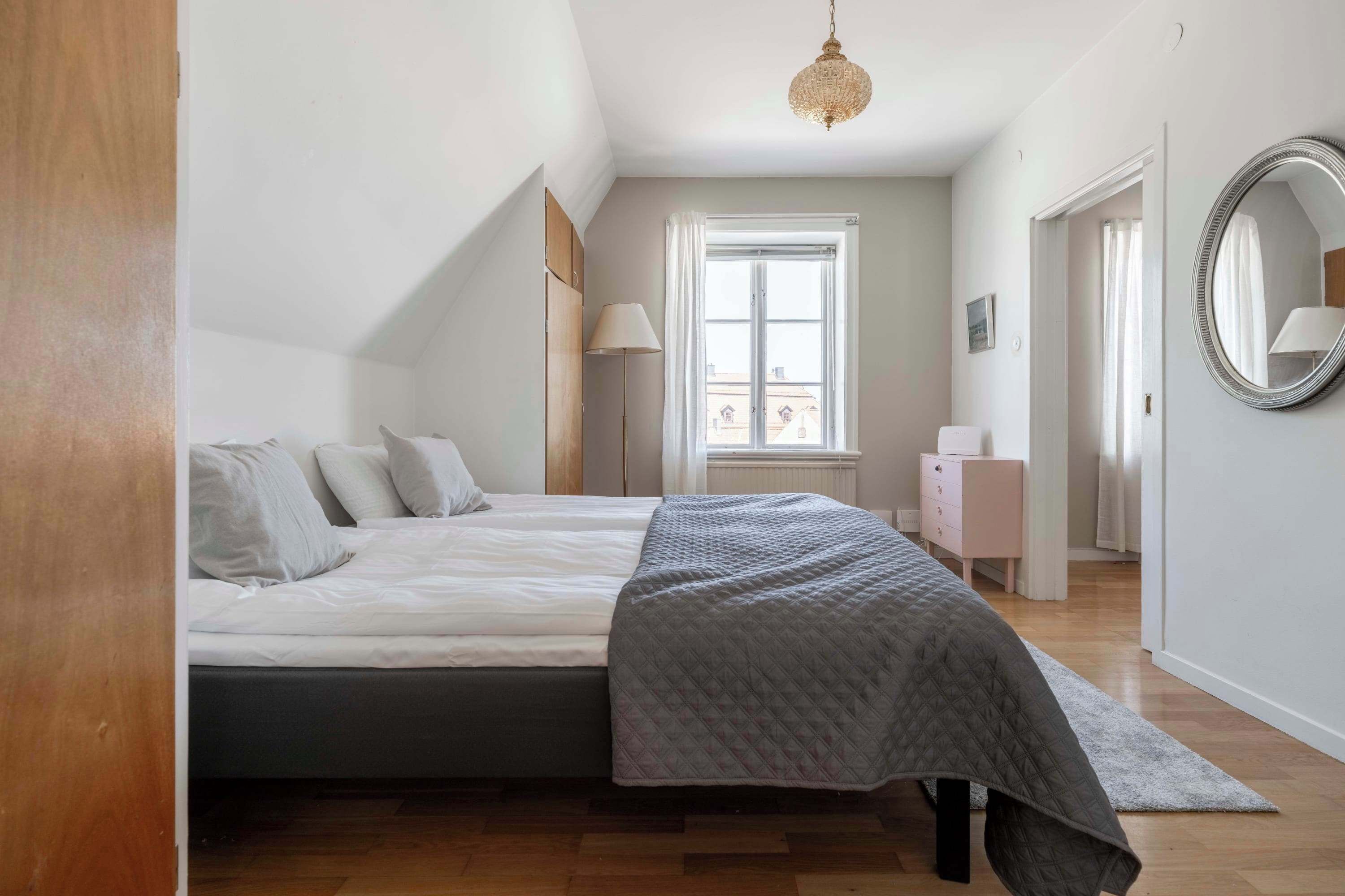 1 bedroom, desk, iron/ironing board, WiFi