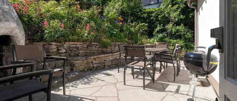 屋外ダイニングエリア