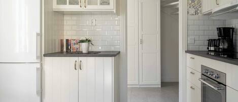 Kühlschrank, Ofen, Herdplatte, Geschirrspüler