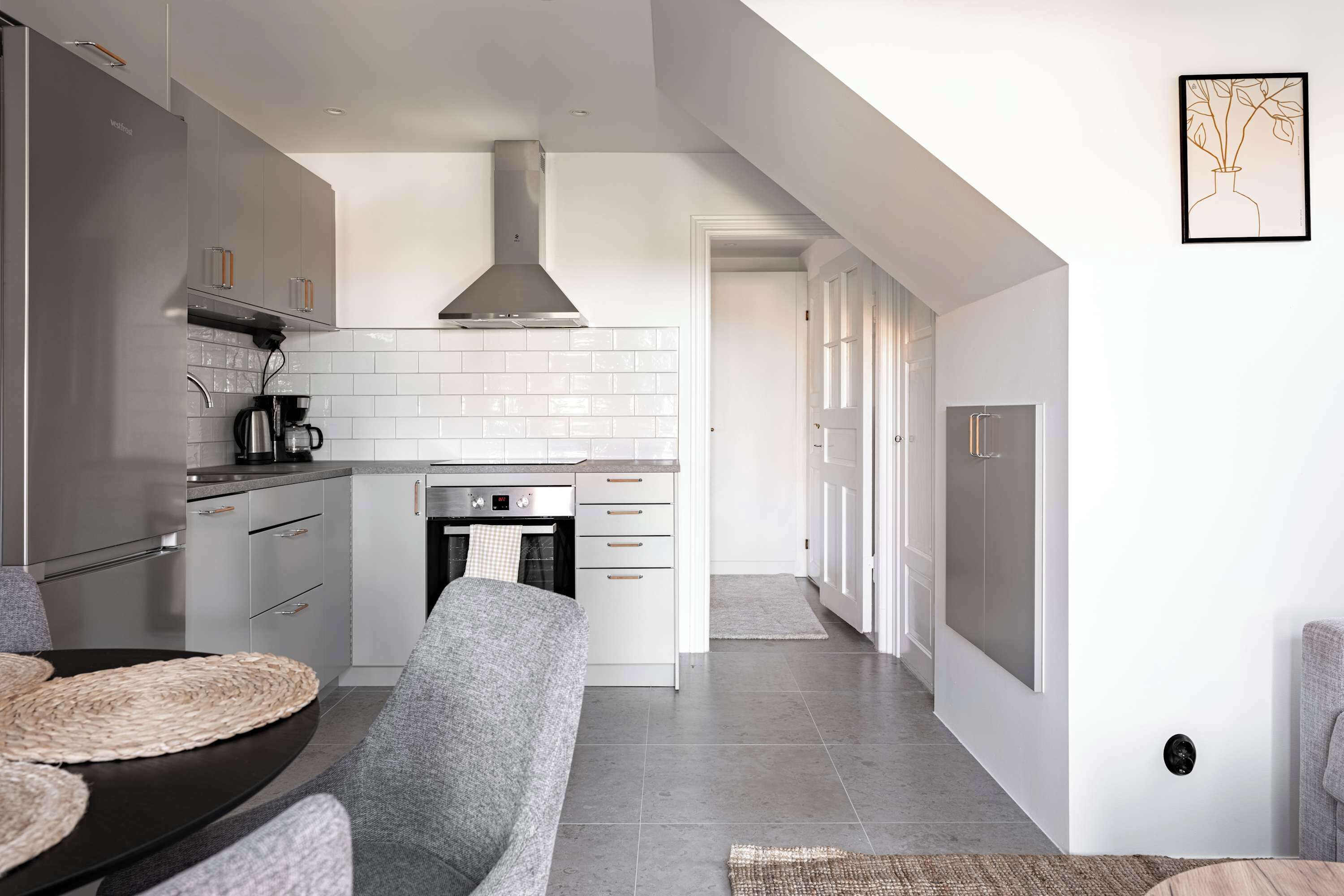 Fridge, oven, stovetop, dishwasher
