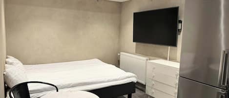 1 Schlafzimmer, Schreibtisch, BĂŒgeleisen/BĂŒgelbrett, WLAN