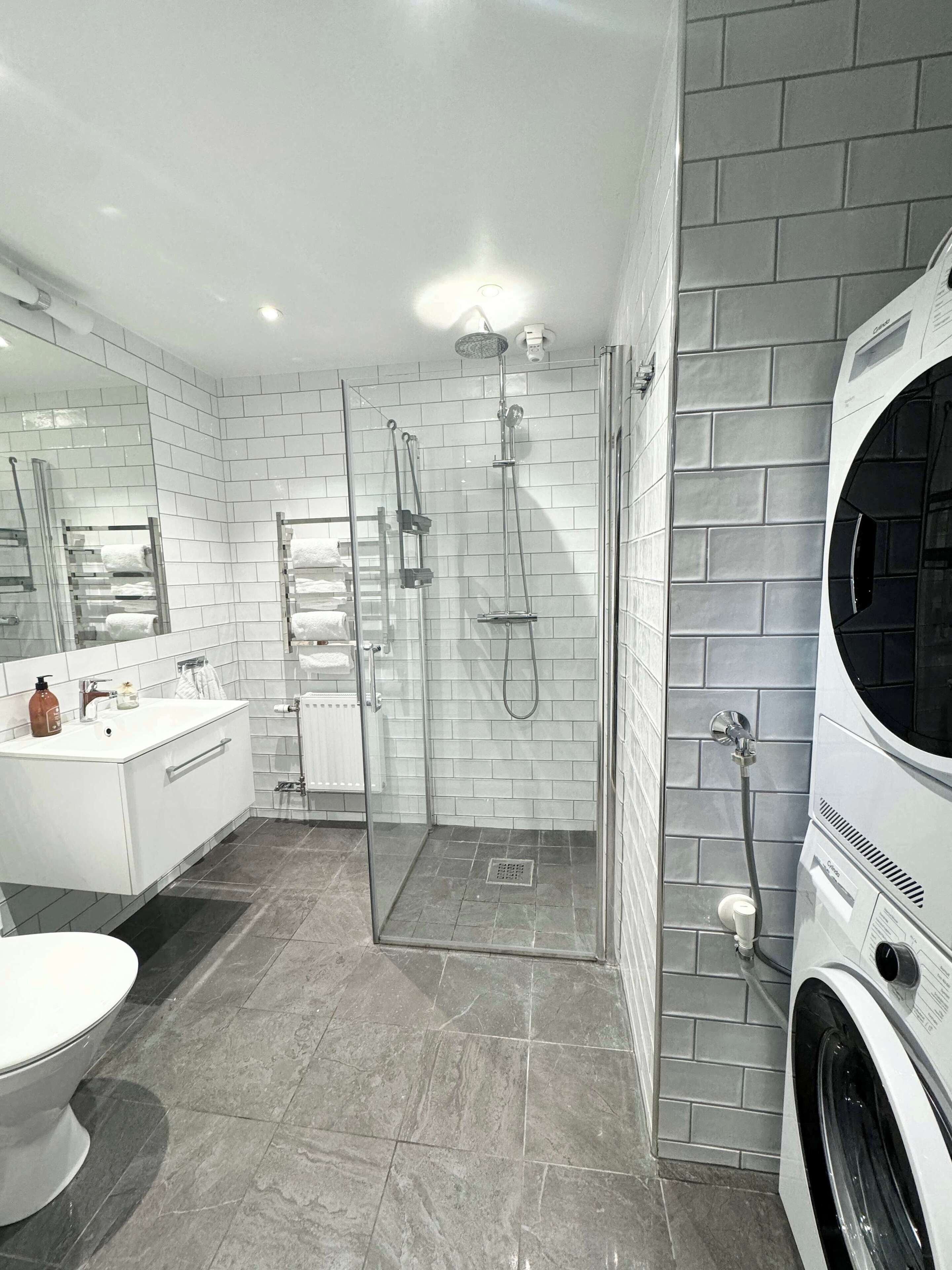 Shower, hair dryer, towels, shampoo