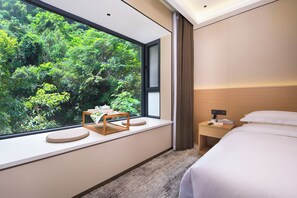 Basic Double Room, Hill View | Premium bedding, individually decorated, individually furnished, desk - Langyun Garden Hotel (Guilin)