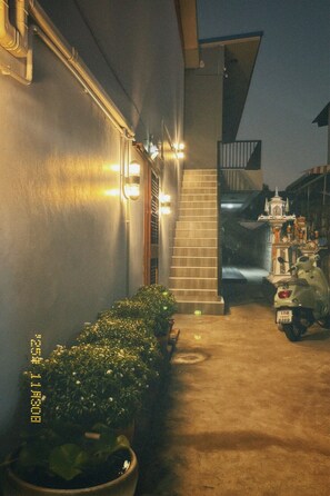 Front of property - Pakkan hotel Kanchanaburi (Kanchanaburi)