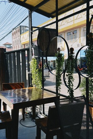 Front of property - Pakkan hotel Kanchanaburi (Kanchanaburi)