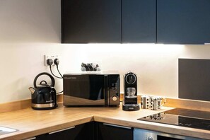 Fridge, microwave, oven, stovetop - Elegant Georgian City Retreat for 5 (West Sussex)