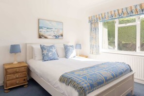 3 bedrooms, desk, iron/ironing board, travel crib - Coastal Comfort for 6, Felpham Beach (Felpham)