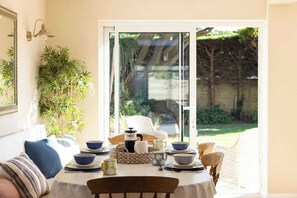 Dining - Coastal Comfort for 6, Felpham Beach (Felpham)