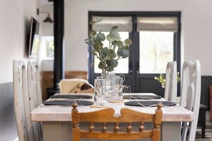 Dining - Sidlesham Hideaway, Logburner & Garden (Sidlesham)