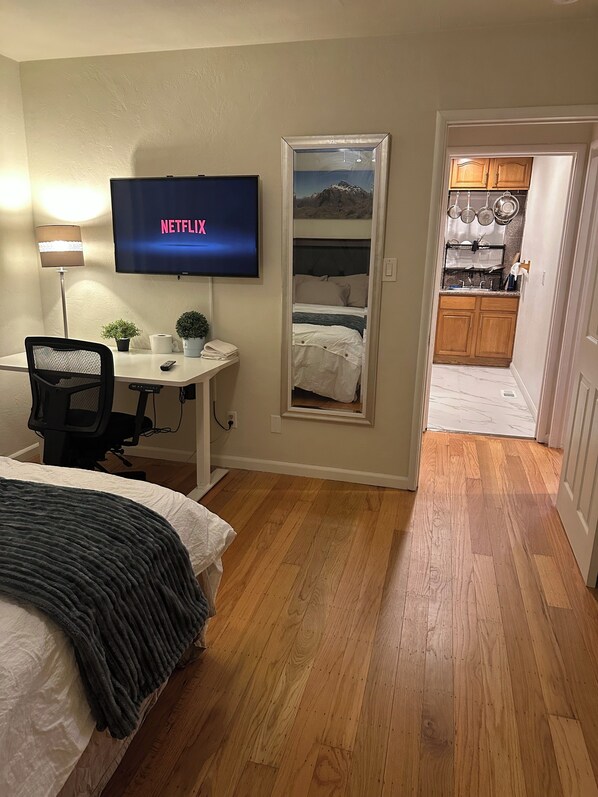 2 bedrooms, WiFi, bed sheets - Charming 2-bedroom apartment with AC in vibrant Oakland (Oakland)