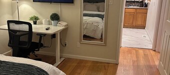 Charming 2-bedroom apartment with AC in vibrant Oakland