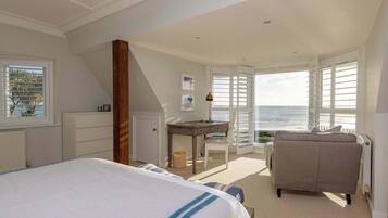 6 bedrooms, desk, iron/ironing board, travel cot