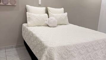 5 slaapkamers, een strijkplank/strijkijzer, wifi, beddengoed