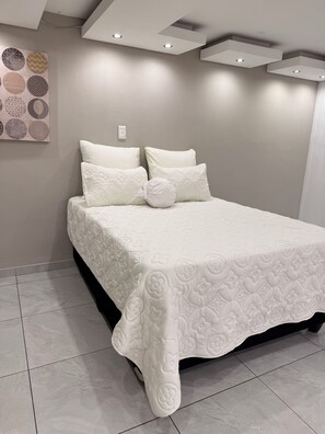 5 chambres, fer et planche à repasser, Wi-Fi, draps fournis