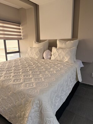 5 chambres, fer et planche à repasser, Wi-Fi, draps fournis