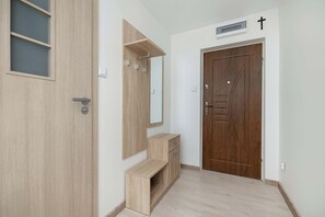 Interior - Al. Korfantego 24 Katowice | Elegant Apartment in City Center with Desk and City View (Katowice)